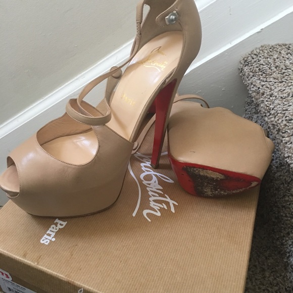 Christian Louboutin - Picture 4 of 7